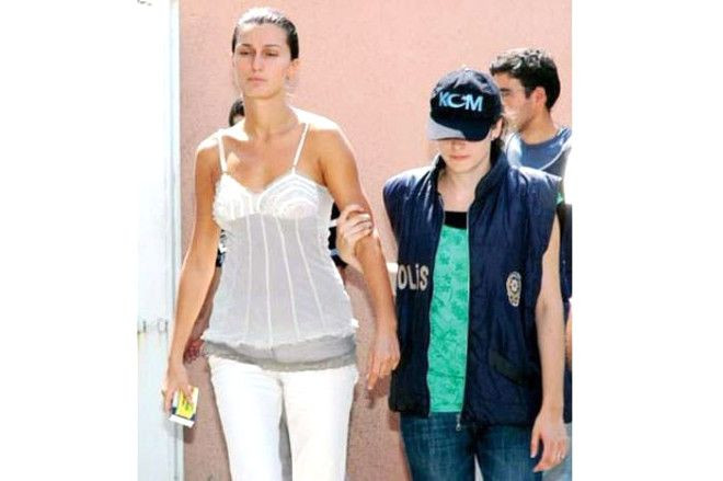 Yolu cezaevinden geçen ünlüler! - Sayfa 15