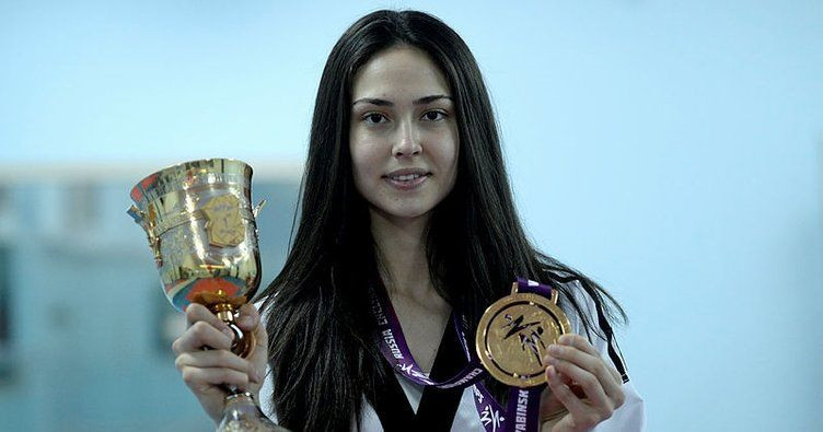 İrem Yaman 'Yılın En Stil Sahibi Kadını' ödülüne aday! - Sayfa 14