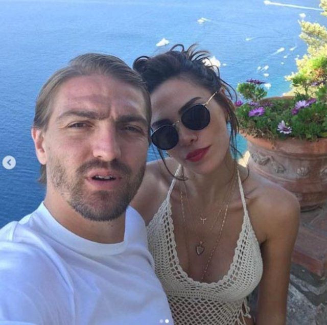Caner Erkin, Şükran Ovalı'yla olan evliliğinin 2. yılını bu fotoğrafla kutladı - Sayfa 5