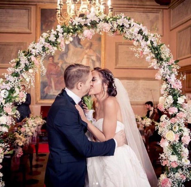 Caner Erkin, Şükran Ovalı'yla olan evliliğinin 2. yılını bu fotoğrafla kutladı - Sayfa 14