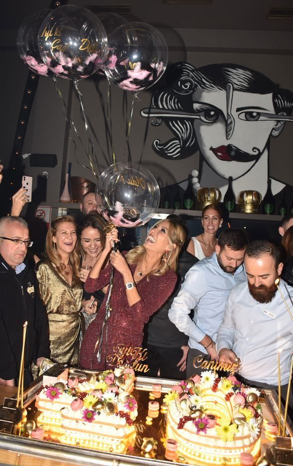 Çağla Şıkel'in 40'ıncı yaşına 40 kişilik parti! - Sayfa 8