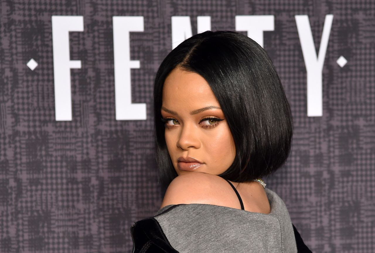 Rihanna iç çamaşırı için babasını bile tanımadı! - Sayfa 14