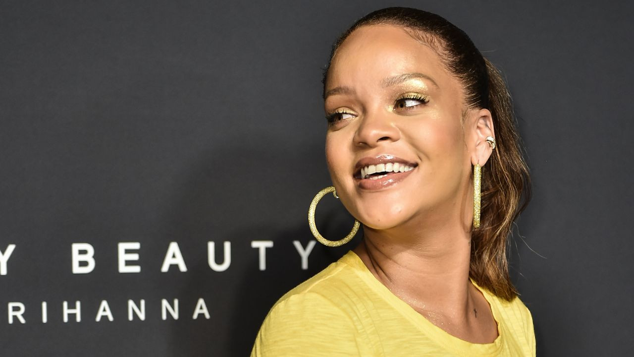 Rihanna iç çamaşırı için babasını bile tanımadı! - Sayfa 8