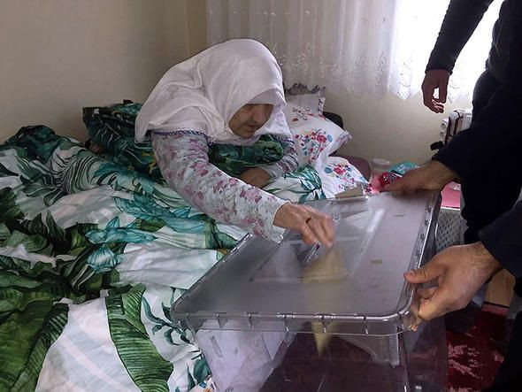 Tüm Türkiye sandık başına koştu! - Sayfa 10