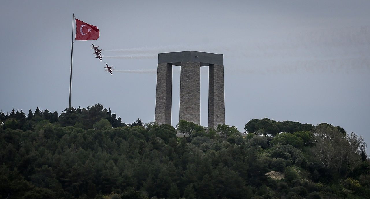 Türk Yıldızları Şehitler Abidesi semalarında... - Sayfa 8