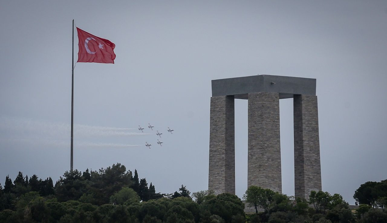 Türk Yıldızları Şehitler Abidesi semalarında... - Sayfa 9