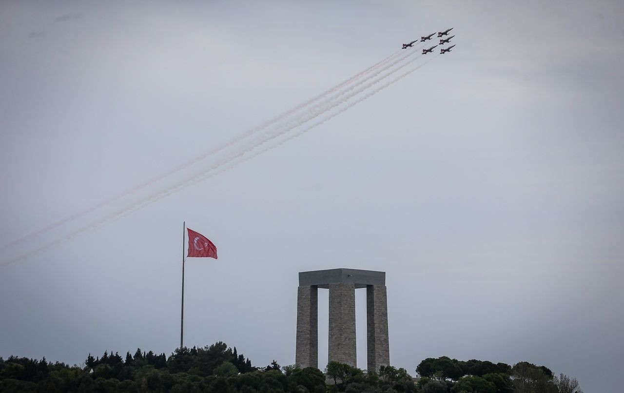 Türk Yıldızları Şehitler Abidesi semalarında... - Sayfa 13