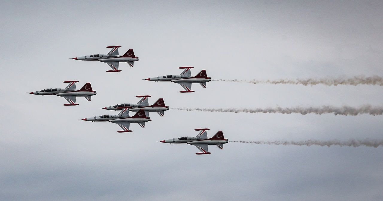 Türk Yıldızları Şehitler Abidesi semalarında... - Sayfa 15