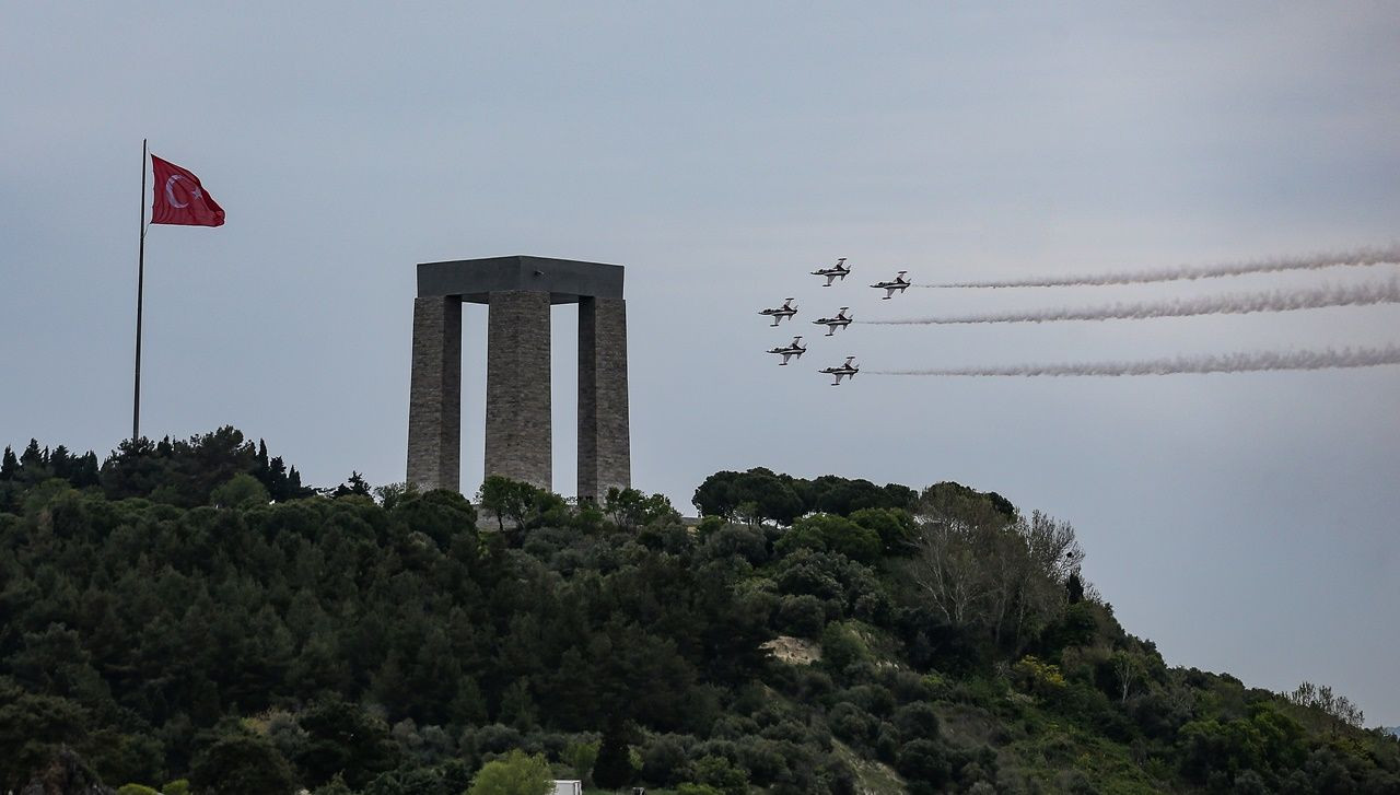 Türk Yıldızları Şehitler Abidesi semalarında... - Sayfa 16