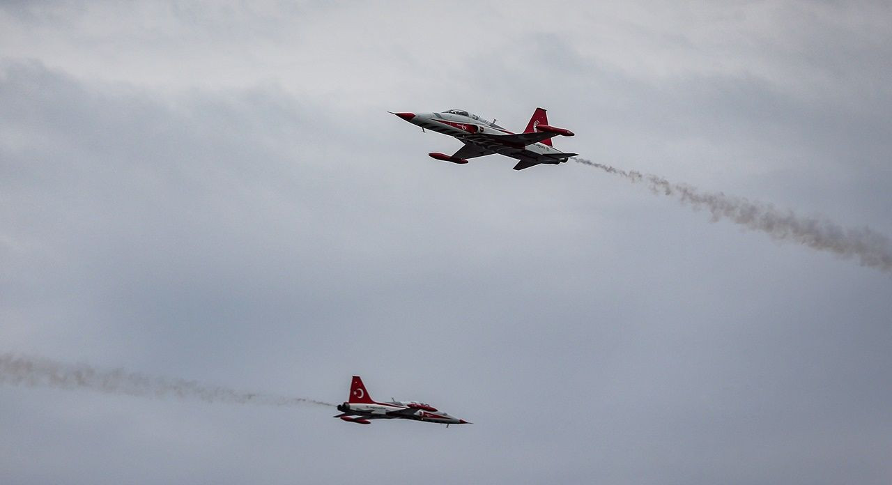 Türk Yıldızları Şehitler Abidesi semalarında... - Sayfa 18