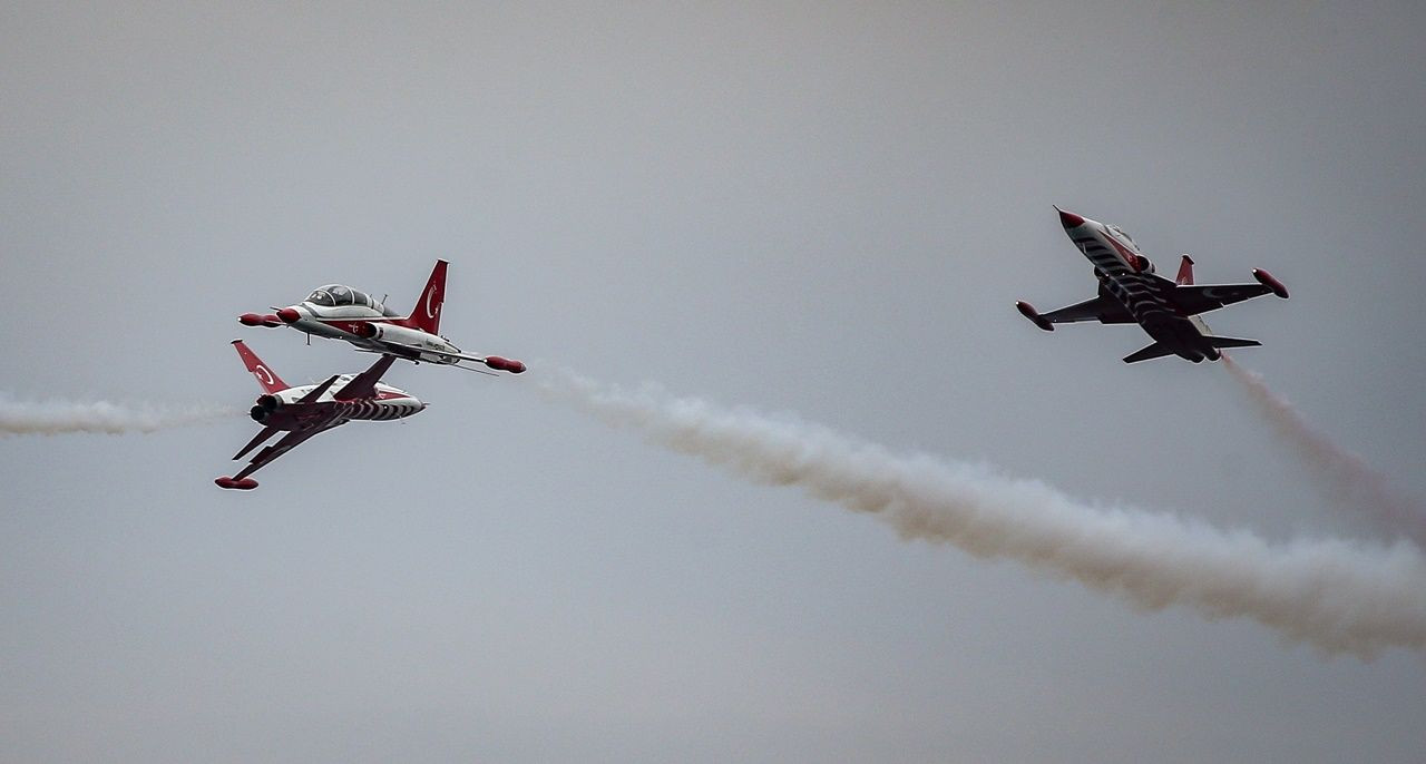 Türk Yıldızları Şehitler Abidesi semalarında... - Sayfa 20