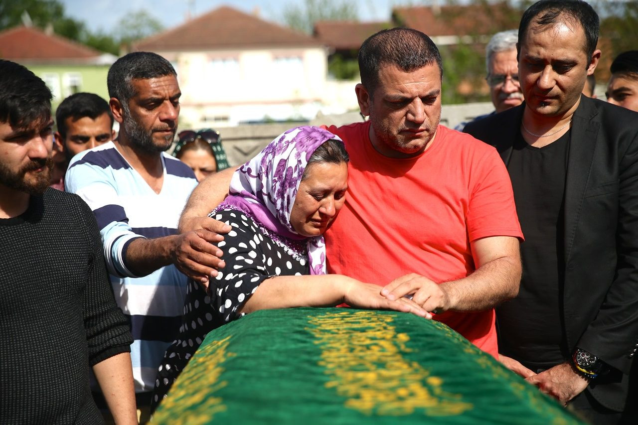 Dilber Ay son yolculuğuna uğurlandı... - Sayfa 6