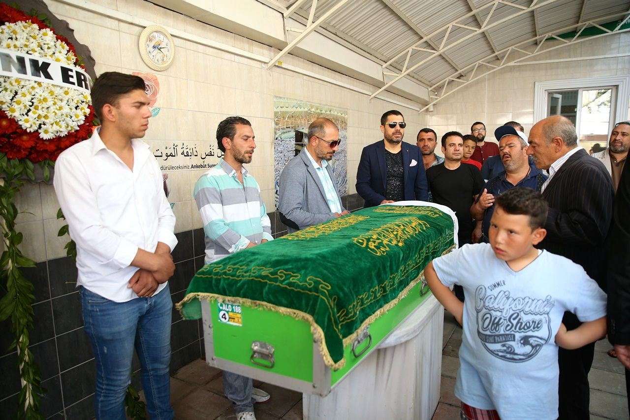 Dilber Ay son yolculuğuna uğurlandı... - Sayfa 8