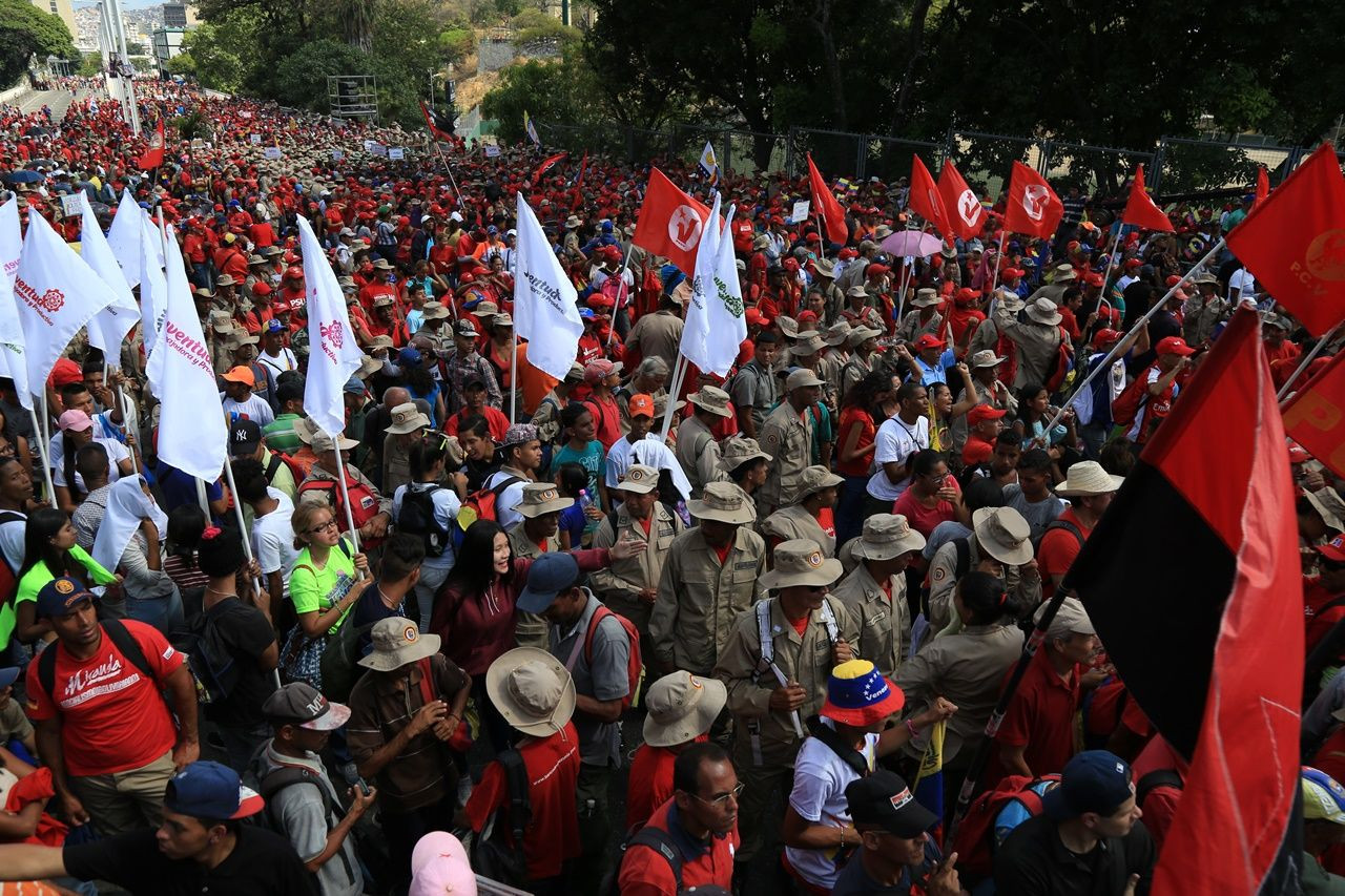 Venezuela'da hükümet destekçileri sokakta... - Sayfa 5