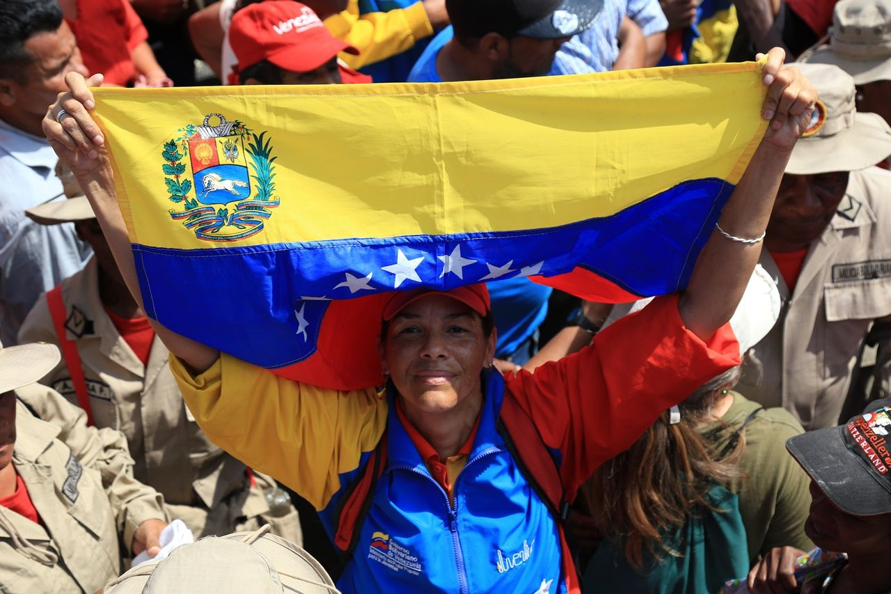 Venezuela'da hükümet destekçileri sokakta... - Sayfa 8