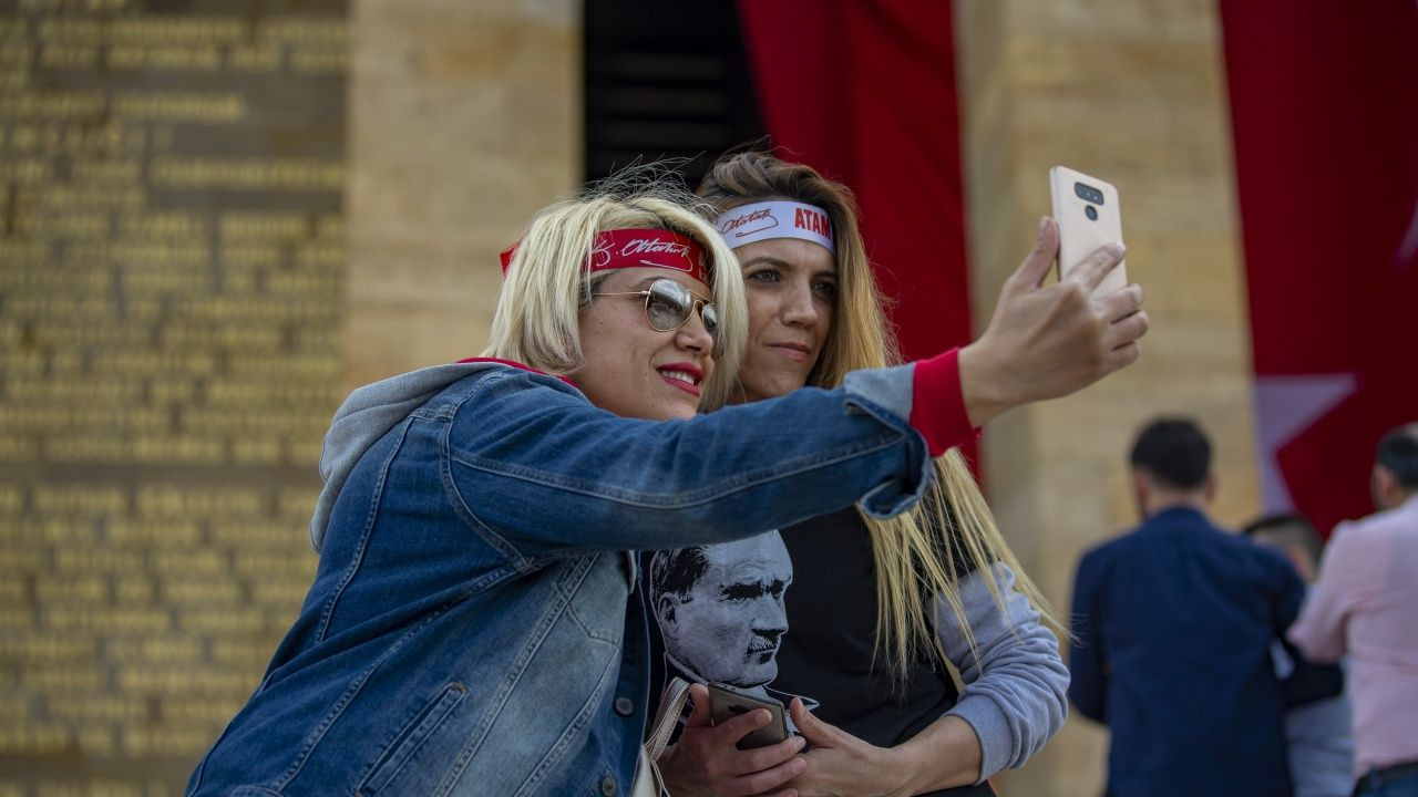 Bakan Kasapoğlu gençlerle Anıtkabir'i ziyaret etti! - Sayfa 7