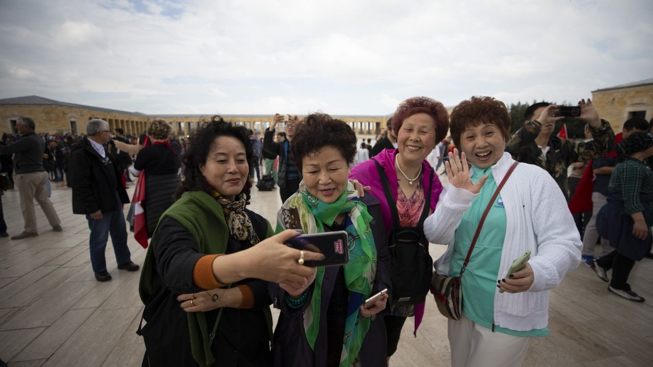 Bakan Kasapoğlu gençlerle Anıtkabir'i ziyaret etti! - Sayfa 21