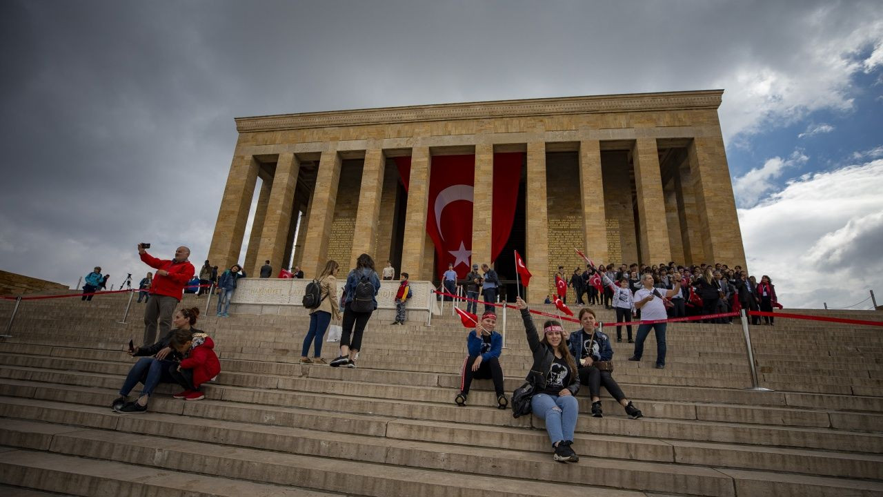Bakan Kasapoğlu gençlerle Anıtkabir'i ziyaret etti! - Sayfa 19