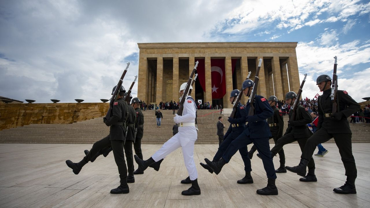 Bakan Kasapoğlu gençlerle Anıtkabir'i ziyaret etti! - Sayfa 10