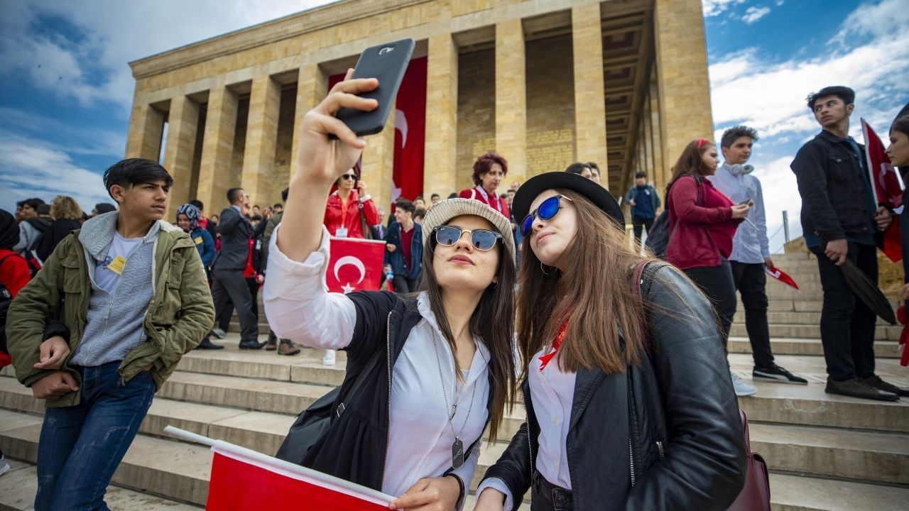 Bakan Kasapoğlu gençlerle Anıtkabir'i ziyaret etti! - Sayfa 23
