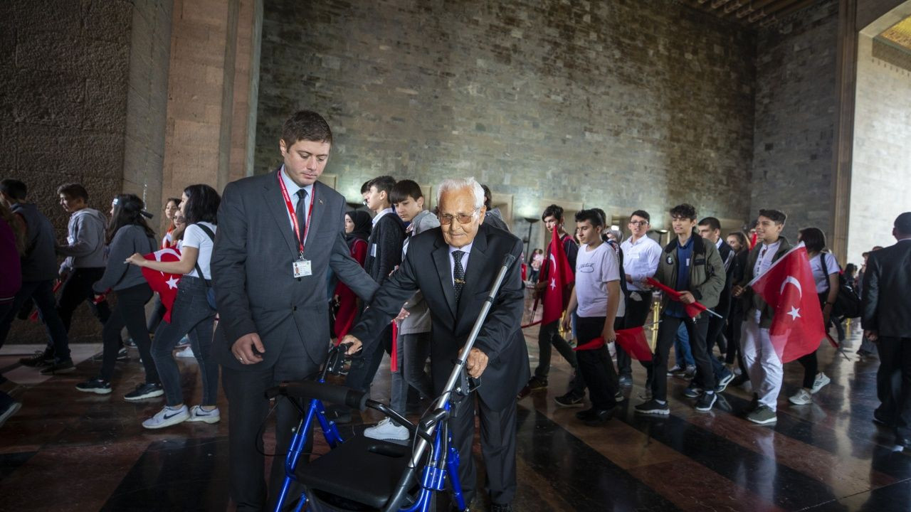 Bakan Kasapoğlu gençlerle Anıtkabir'i ziyaret etti! - Sayfa 11
