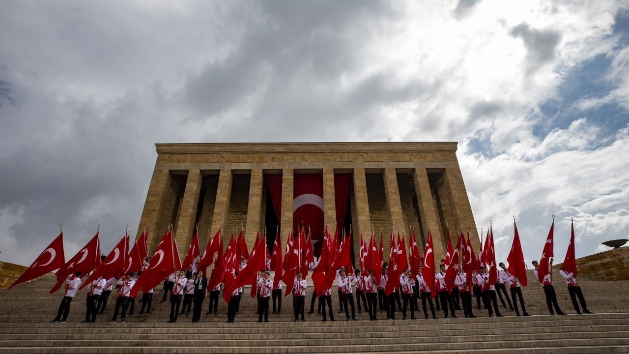 Bakan Kasapoğlu gençlerle Anıtkabir'i ziyaret etti! - Sayfa 24