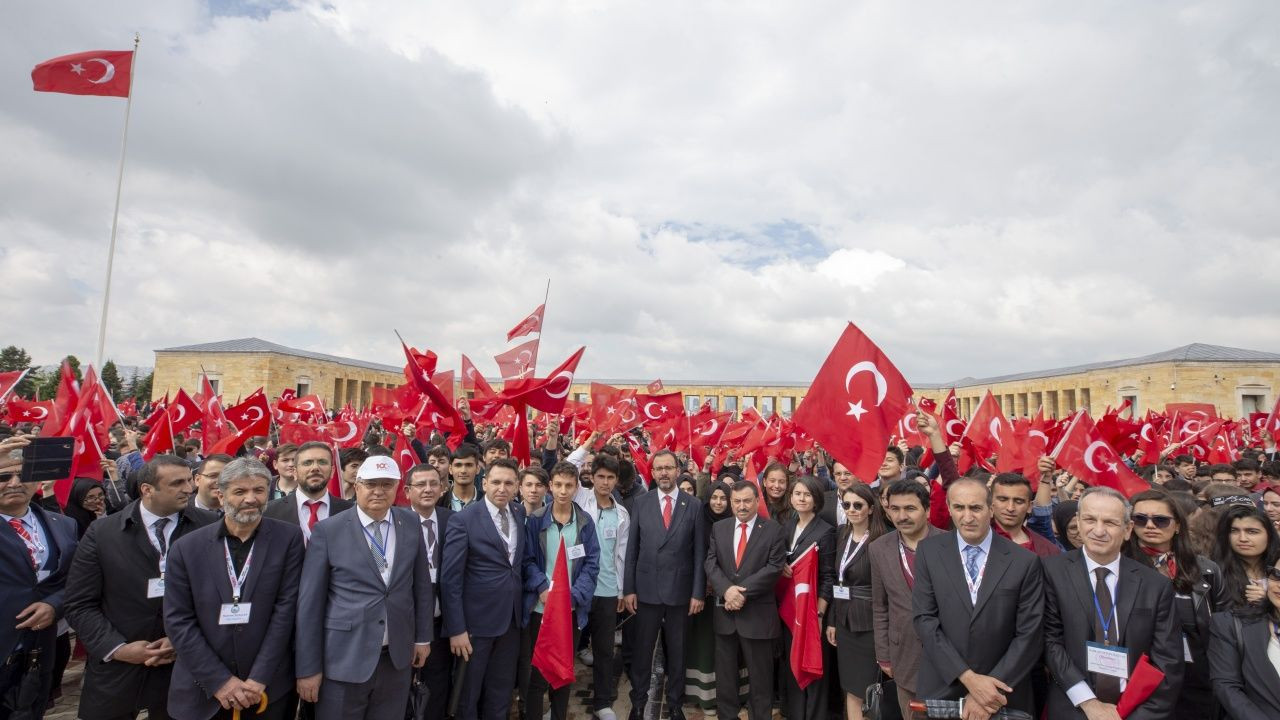 Bakan Kasapoğlu gençlerle Anıtkabir'i ziyaret etti! - Sayfa 12