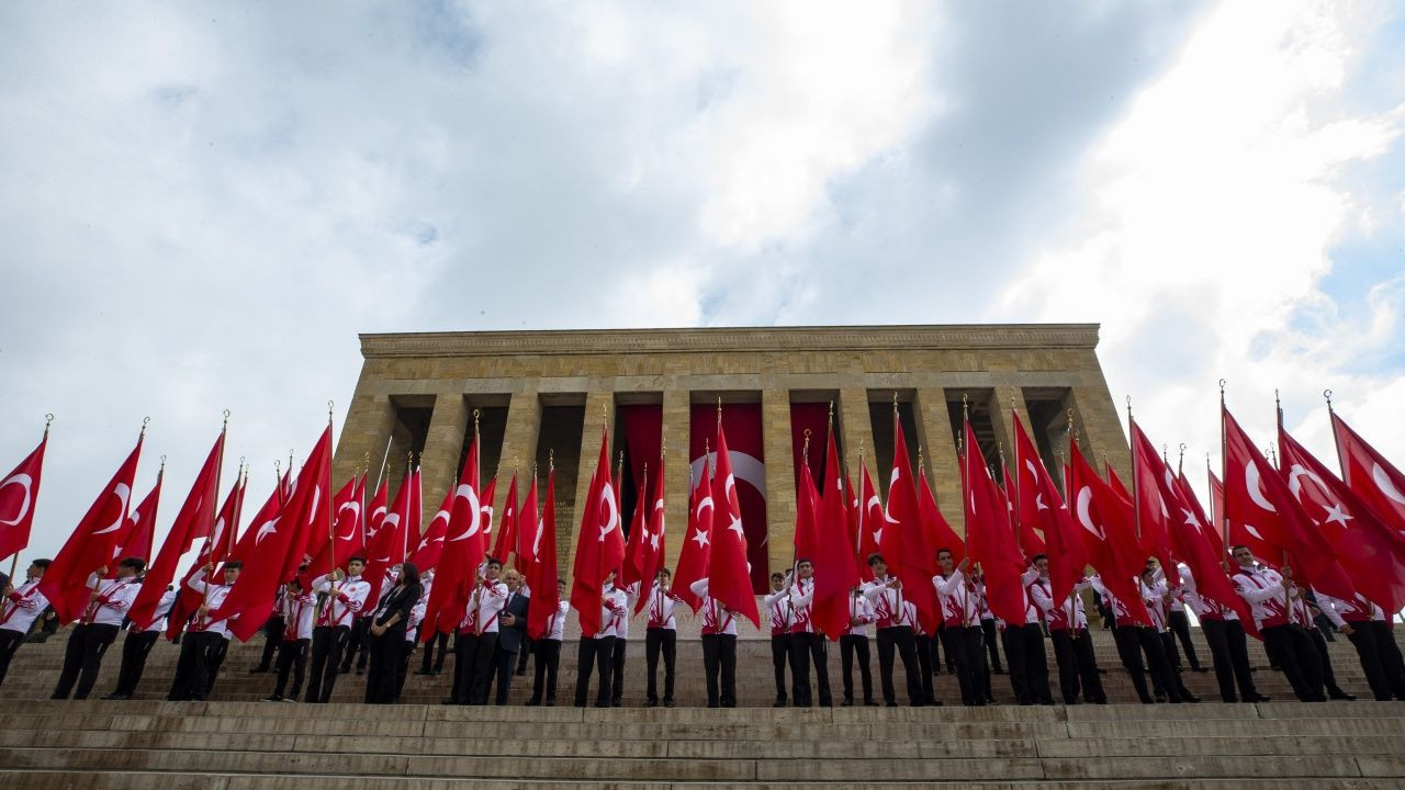 Bakan Kasapoğlu gençlerle Anıtkabir'i ziyaret etti! - Sayfa 25