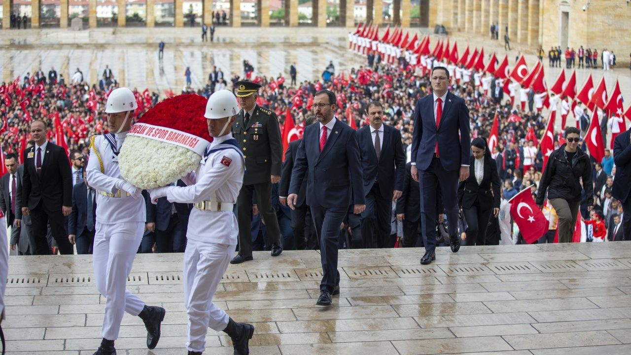 Bakan Kasapoğlu gençlerle Anıtkabir'i ziyaret etti! - Sayfa 30