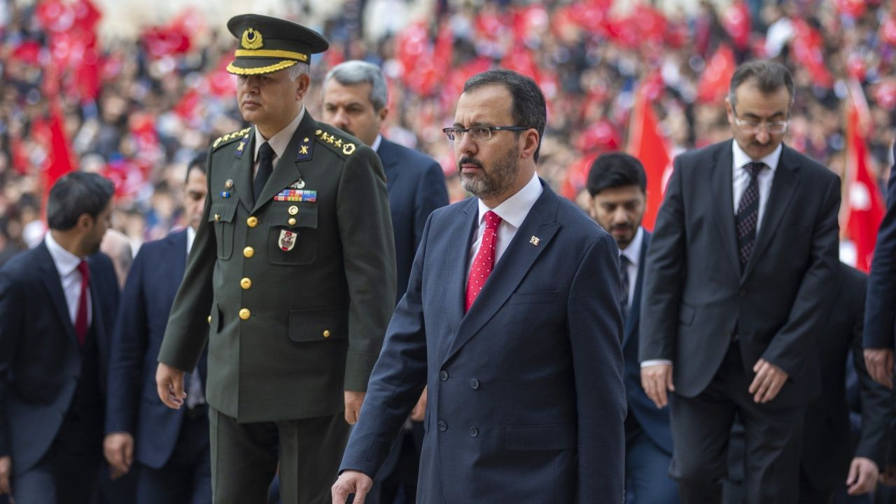 Bakan Kasapoğlu gençlerle Anıtkabir'i ziyaret etti! - Sayfa 27