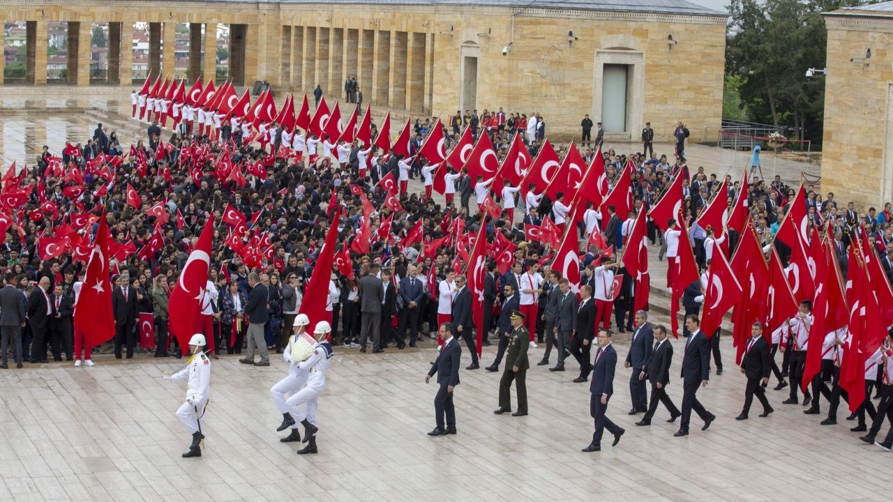 Bakan Kasapoğlu gençlerle Anıtkabir'i ziyaret etti! - Sayfa 13