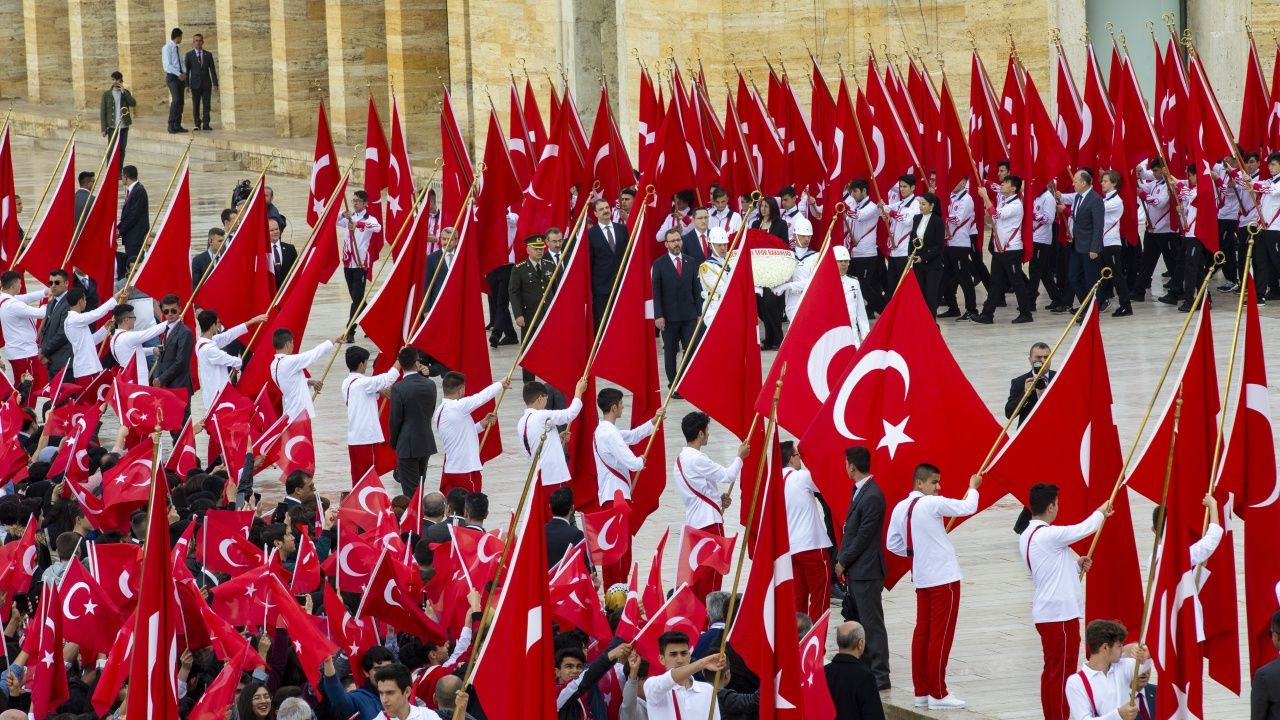 Bakan Kasapoğlu gençlerle Anıtkabir'i ziyaret etti! - Sayfa 28