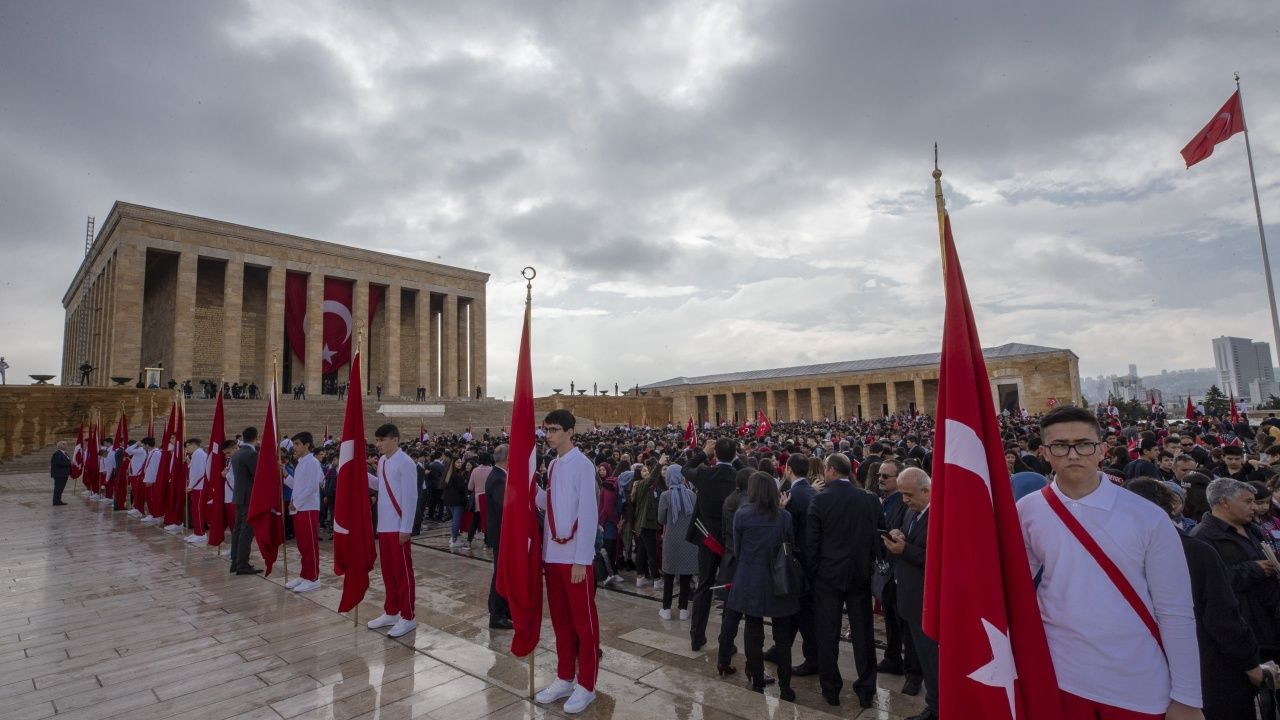 Bakan Kasapoğlu gençlerle Anıtkabir'i ziyaret etti! - Sayfa 14