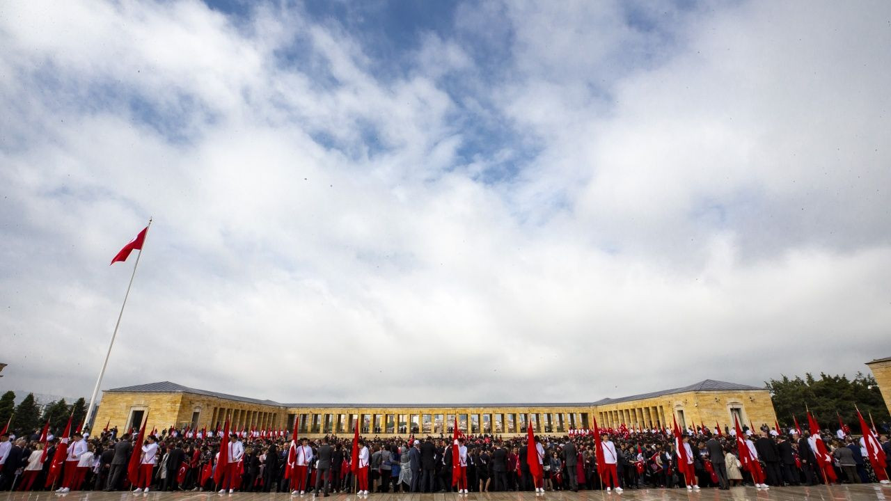 Bakan Kasapoğlu gençlerle Anıtkabir'i ziyaret etti! - Sayfa 31