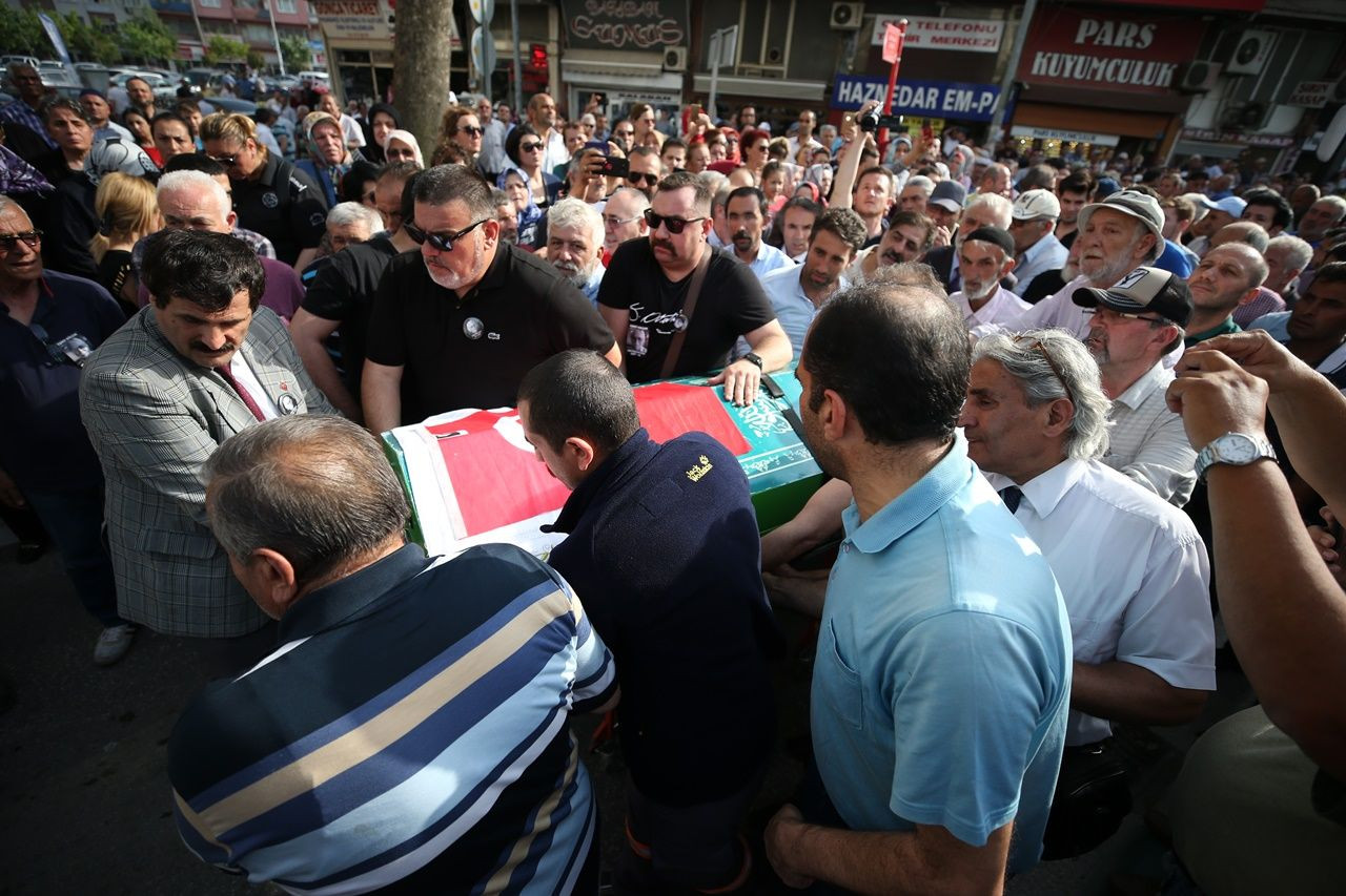 Eşref Kolçak son yolculuğuna uğurlandı... - Sayfa 9