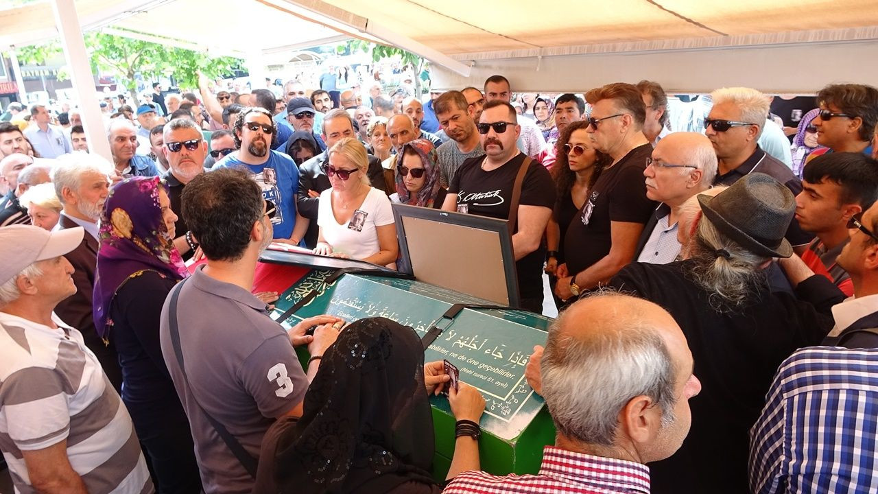 Eşref Kolçak son yolculuğuna uğurlandı... - Sayfa 14