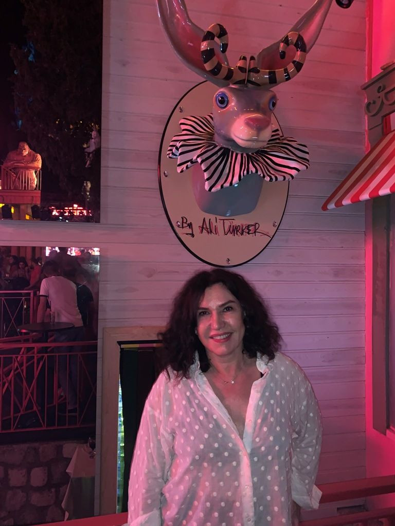 Cahide ilk haftasında Alaçatı'ya damga vurdu... - Sayfa 6