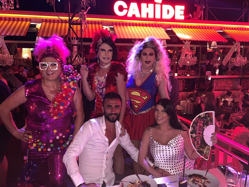 Cahide ilk haftasında Alaçatı'ya damga vurdu... - Sayfa 7