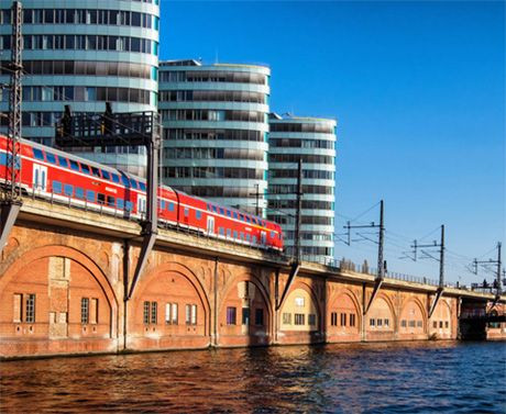 Köprünün üzerine çıktı, pantolonunu sıyırdı ve... - Sayfa 5