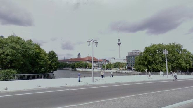 Köprünün üzerine çıktı, pantolonunu sıyırdı ve... - Sayfa 7