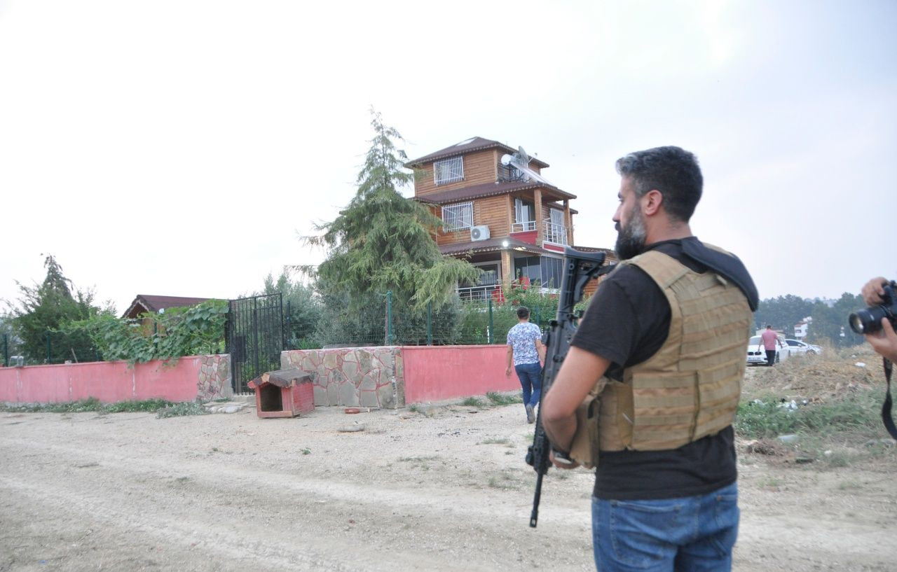 Villanın dört bir yanı pitbullarla korunuyor! - Sayfa 5