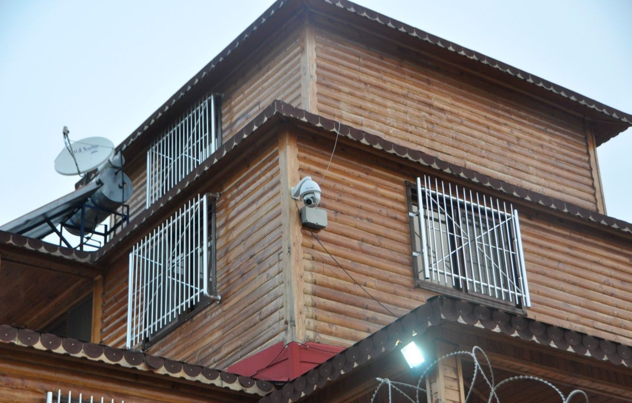 Villanın dört bir yanı pitbullarla korunuyor! - Sayfa 10