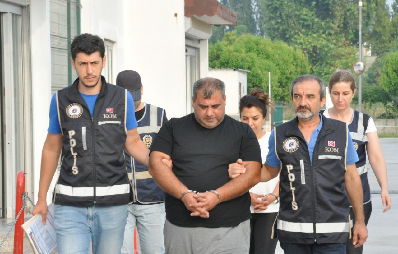 Villanın dört bir yanı pitbullarla korunuyor! - Sayfa 12