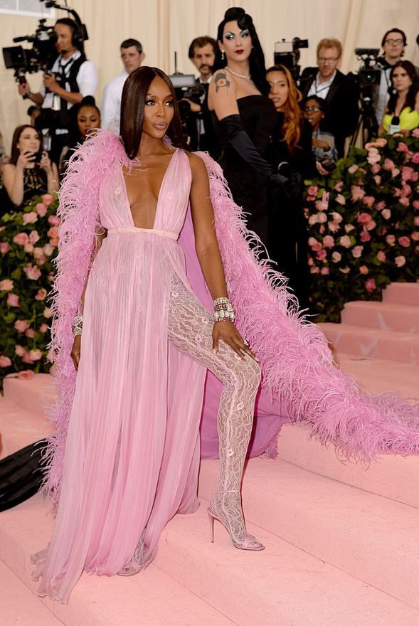 Dünyaca ünlü model siyahi olduğu için otele alınmadı! - Sayfa 12