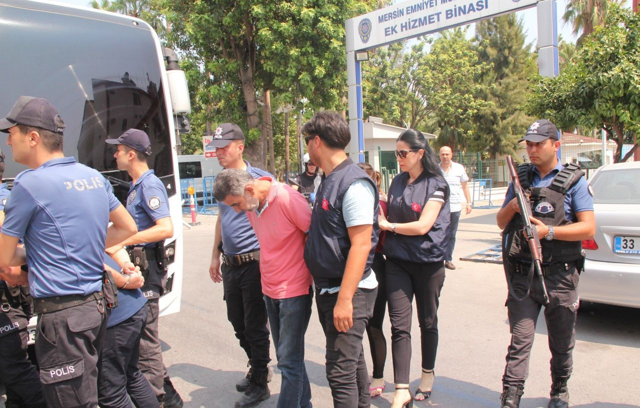 Çıplak fotoğraflarını çekip rehin aldılar! - Sayfa 6