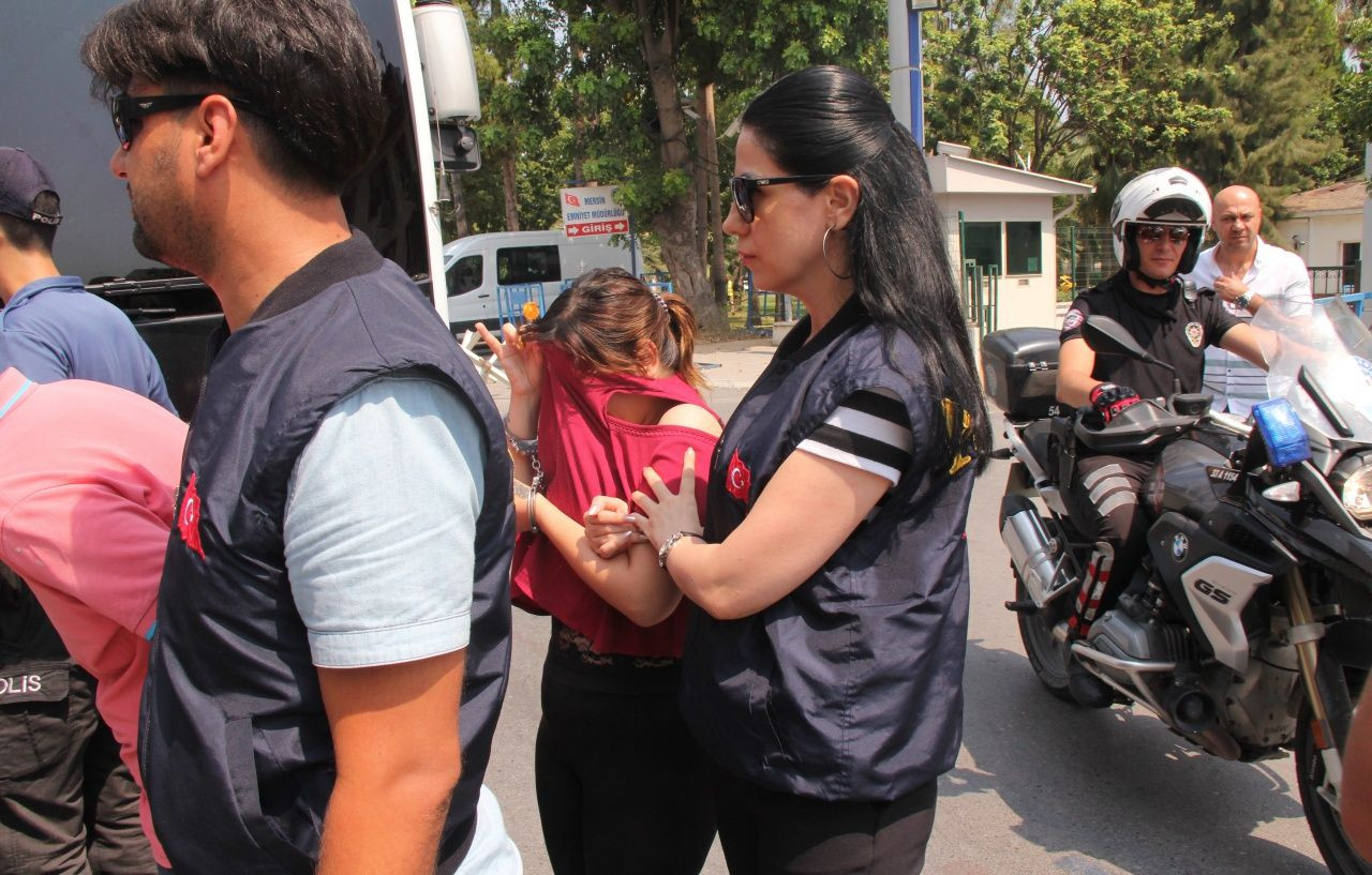 Çıplak fotoğraflarını çekip rehin aldılar! - Sayfa 7