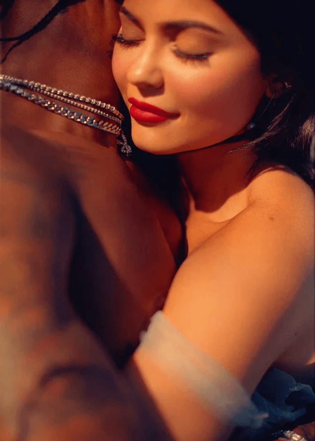 Kylie Jenner Playboy'a soyundu! - Sayfa 8