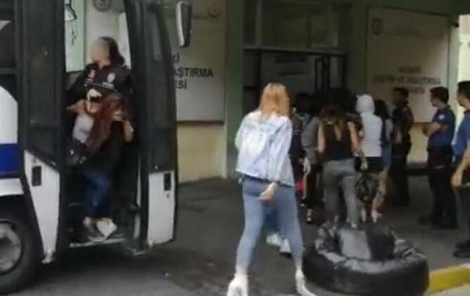 Gizli bölmelerde 27 kaçak konsomatris yakalandı! - Sayfa 10