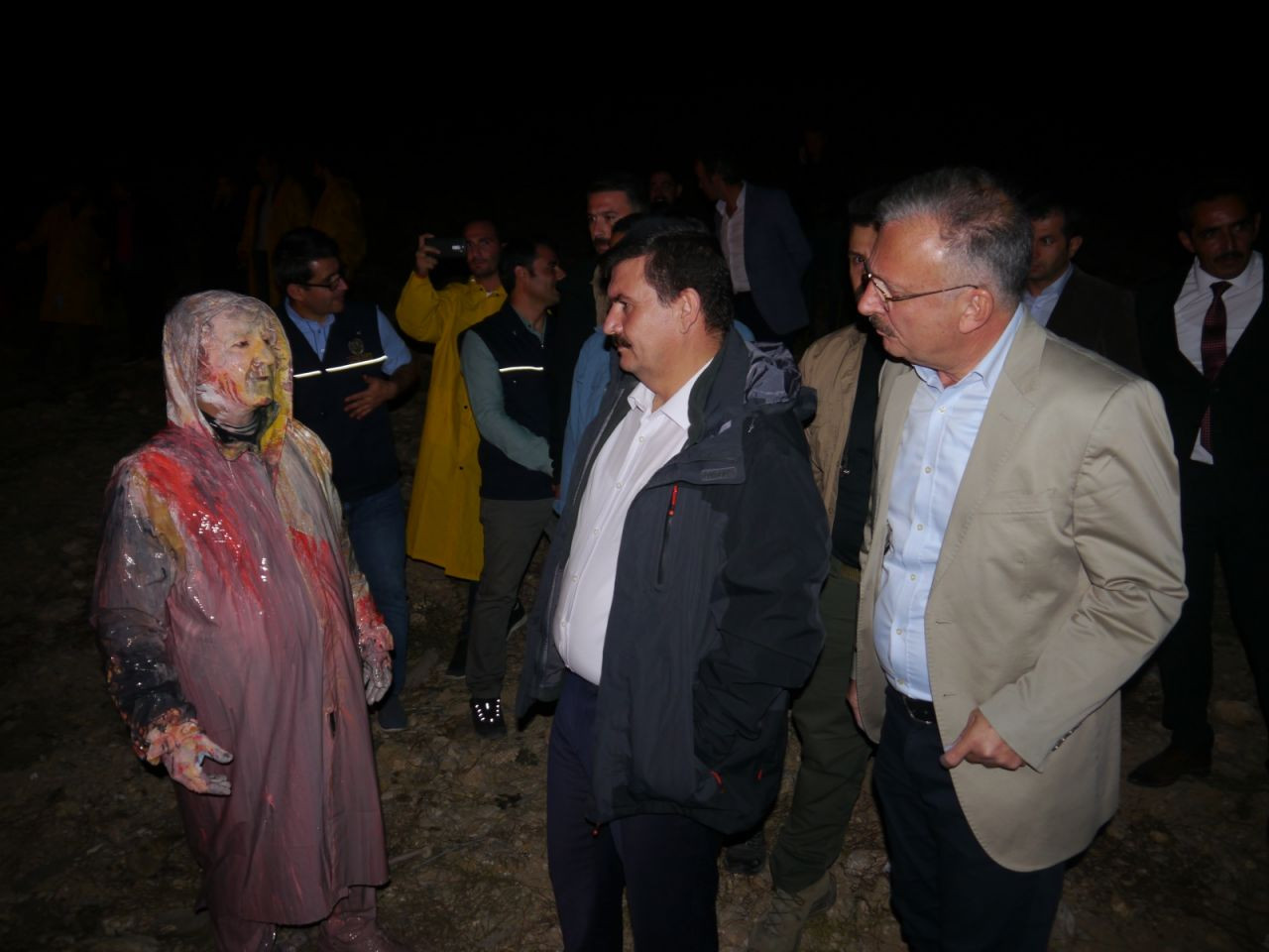 Dev bir ateş yakıp başından aşağı boya döktü! - Sayfa 8