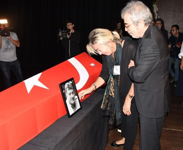 Usta oyuncu son yolculuğuna uğurlandı! - Sayfa 9